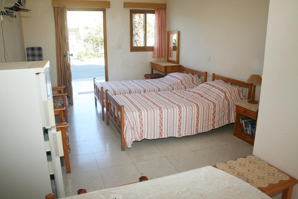 Niki Court Holiday Apartments Pafos Pokój zdjęcie