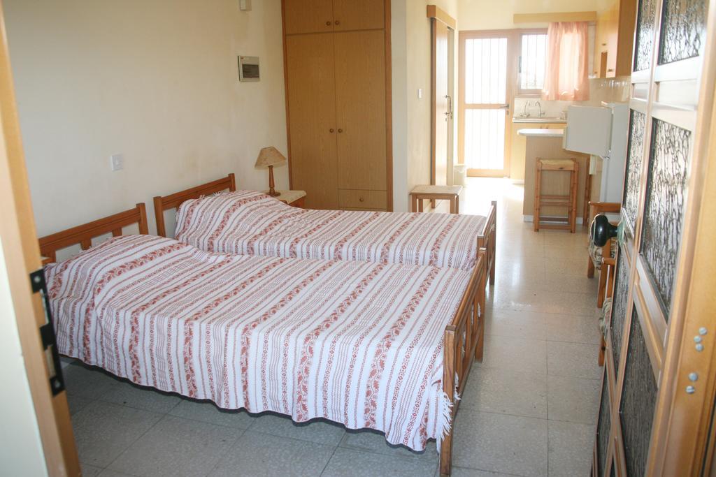 Niki Court Holiday Apartments Pafos Pokój zdjęcie