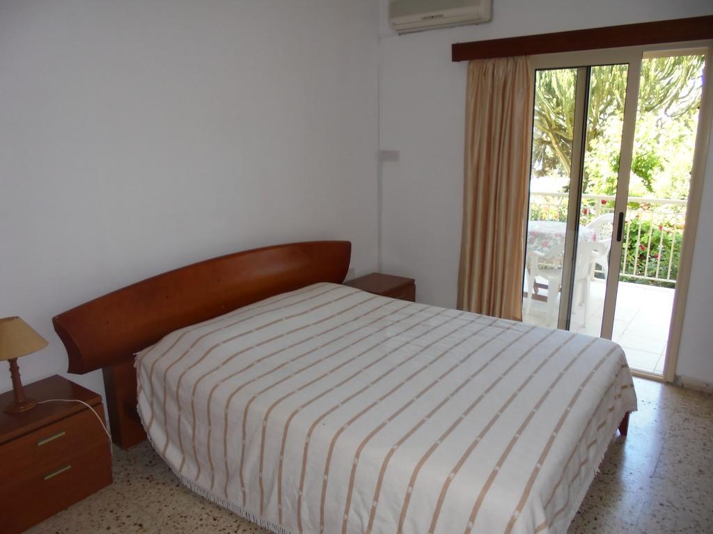 Niki Court Holiday Apartments Pafos Zewnętrze zdjęcie
