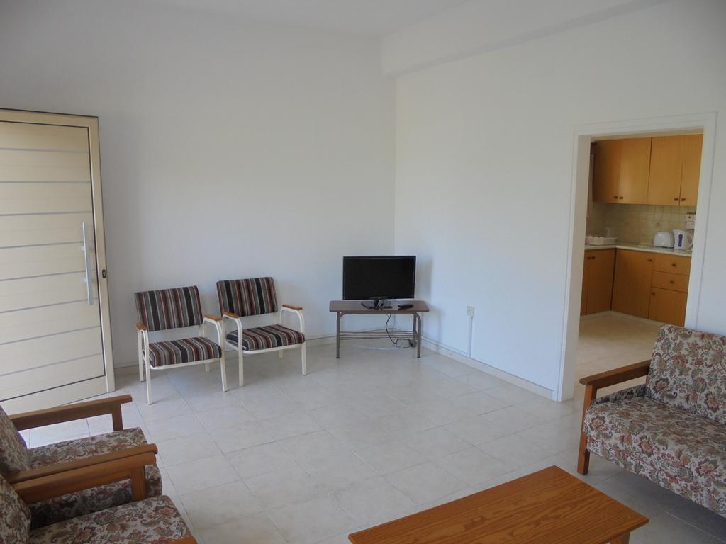 Niki Court Holiday Apartments Pafos Zewnętrze zdjęcie