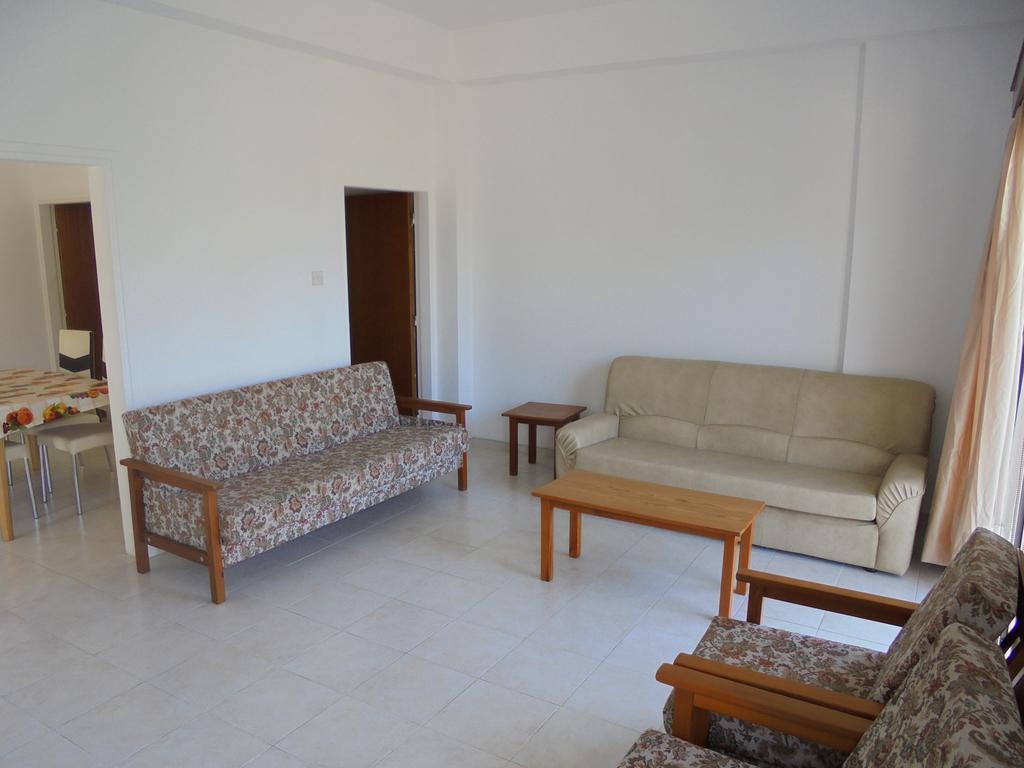 Niki Court Holiday Apartments Pafos Zewnętrze zdjęcie