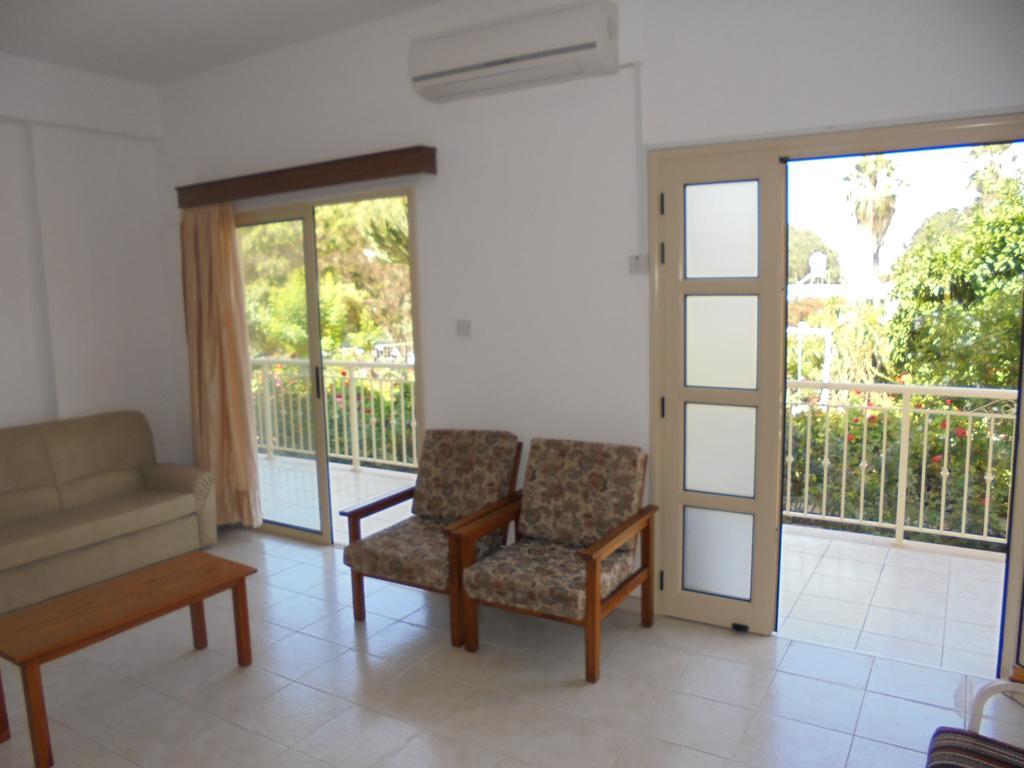 Niki Court Holiday Apartments Pafos Zewnętrze zdjęcie
