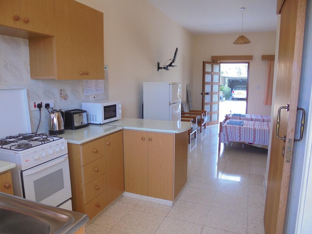 Niki Court Holiday Apartments Pafos Zewnętrze zdjęcie